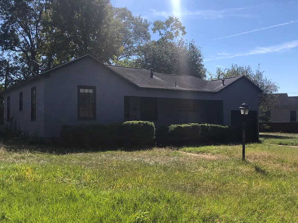 704 Martha St