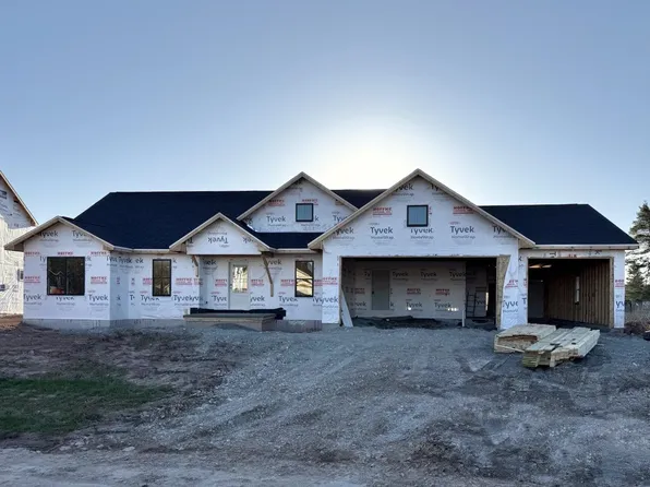 N8864 Galway Ln, Menasha, WI 54952