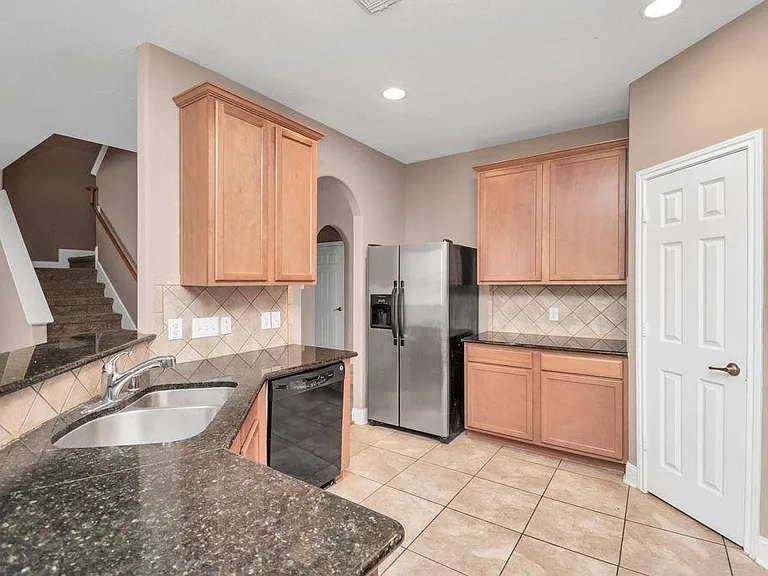 1914 Lenora Ct — Photo 20