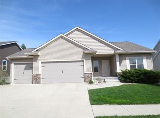 2915 Caspian Rd, Hiawatha, IA 52233