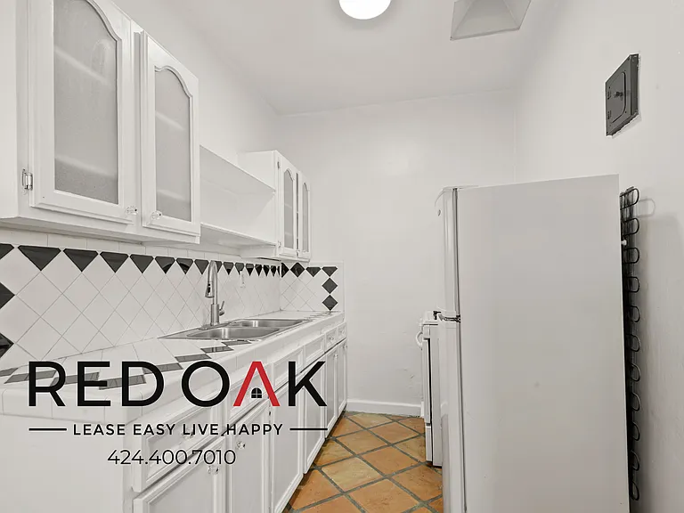 660 S Cochran Ave #107 — Photo 2