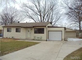 1400 Valiant Dr, Fenton, MO 63026