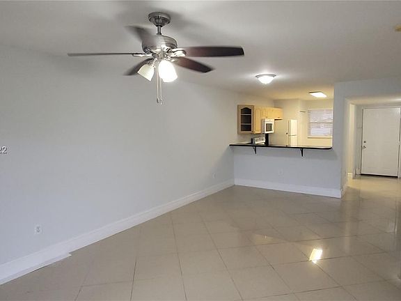 4th image of 9917 Nob Hill Ct #9917