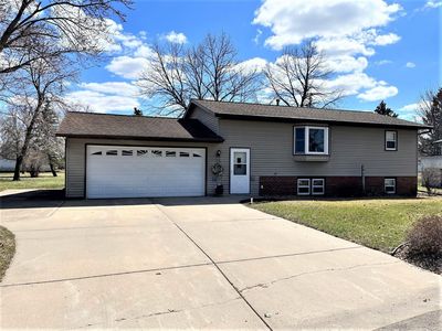 960 Lilac Dr, Sauk Centre, MN, 56378