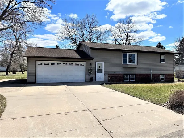 960 Lilac Dr, Sauk Centre, MN 56378