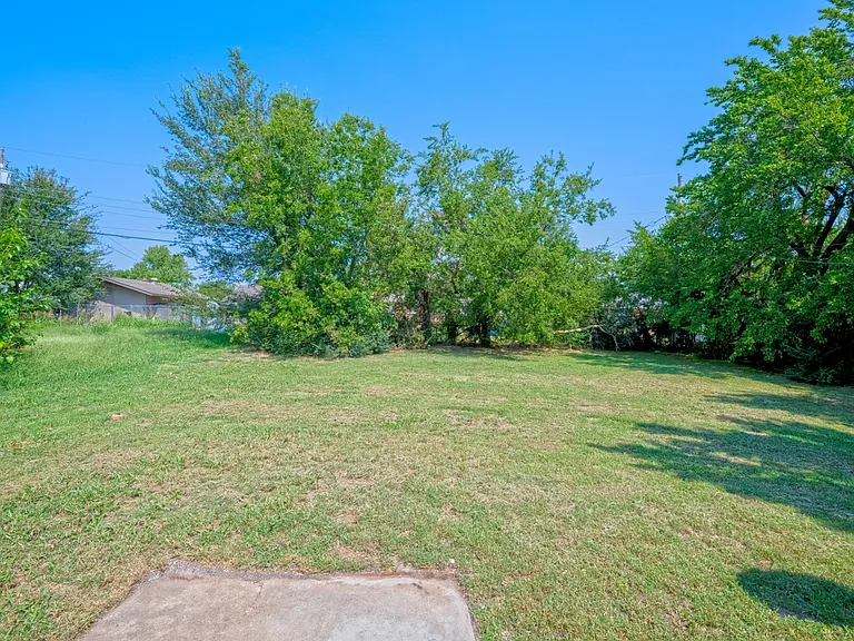 511 E Grumman Dr — Photo 15