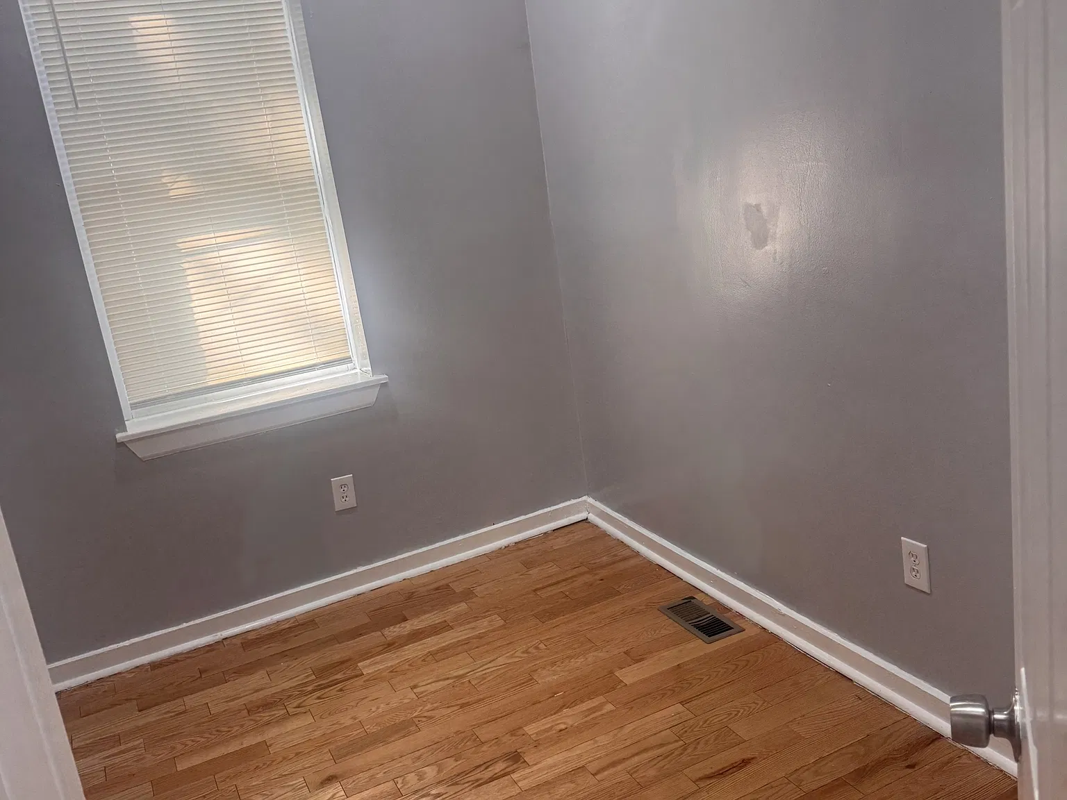 84 Dewitt St — Photo 3