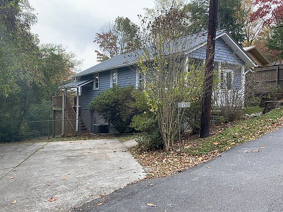 Parking view. Shows lower daylight basement.