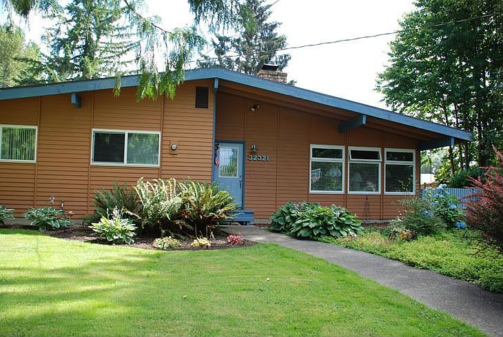 32321 E, Reitze