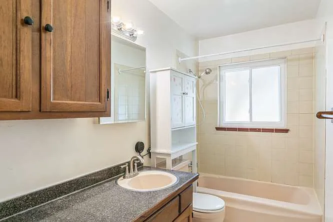 2610 S Marion St — Photo 15