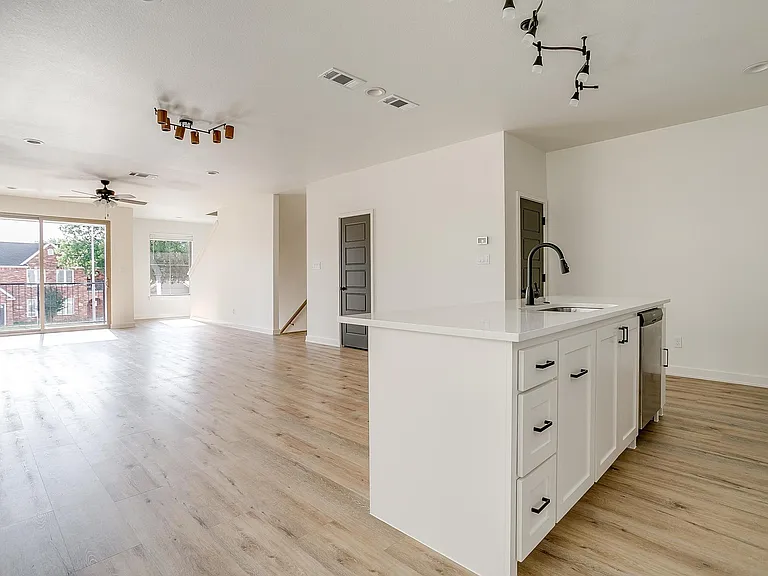 3223 S University Dr — Photo 8