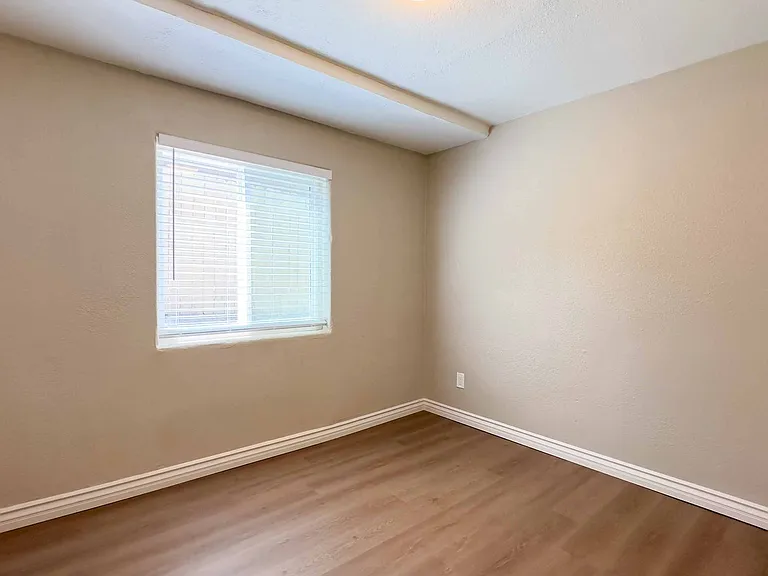 9922-9934 Buena Vista Dr — Photo 9