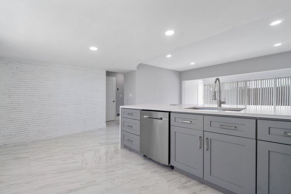708-710 NE 23rd Avenue, photo 9