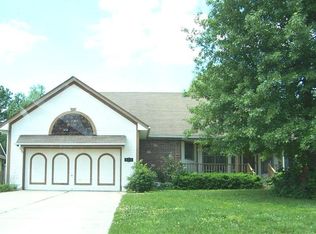 914 SW Cross Creek Dr, Grain Valley, MO 64029