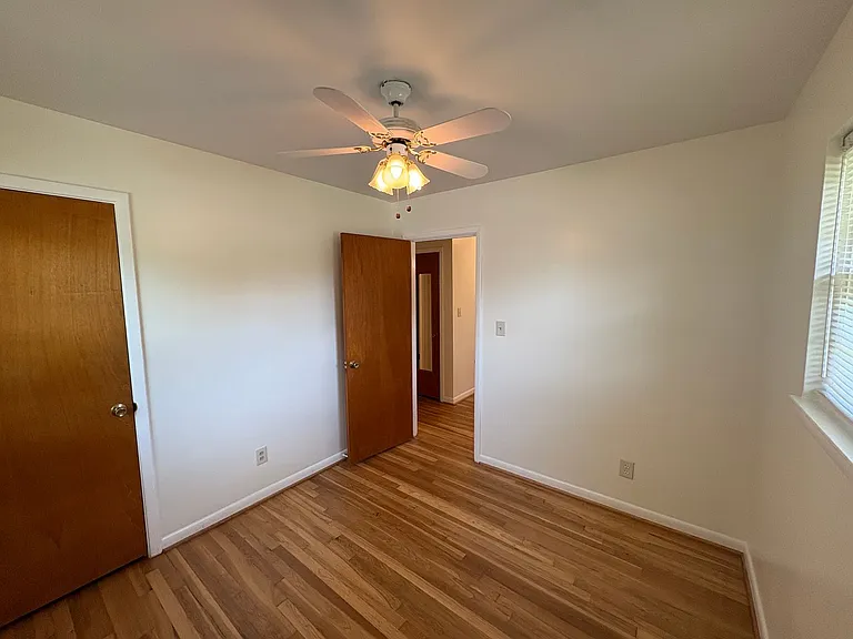 7326 President St — Photo 8