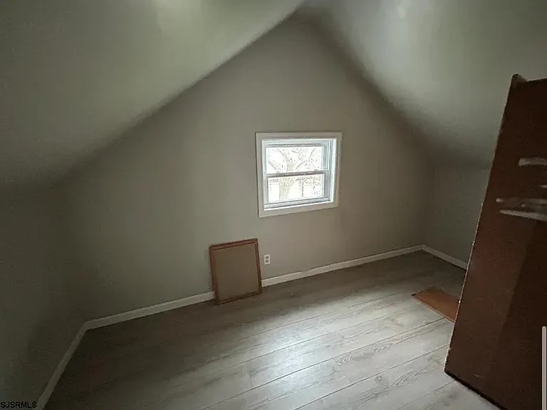 1405 Langston Ave — Photo 7