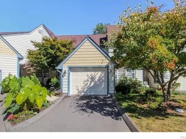 24 L Hermitage Dr, Shelton, CT 06484