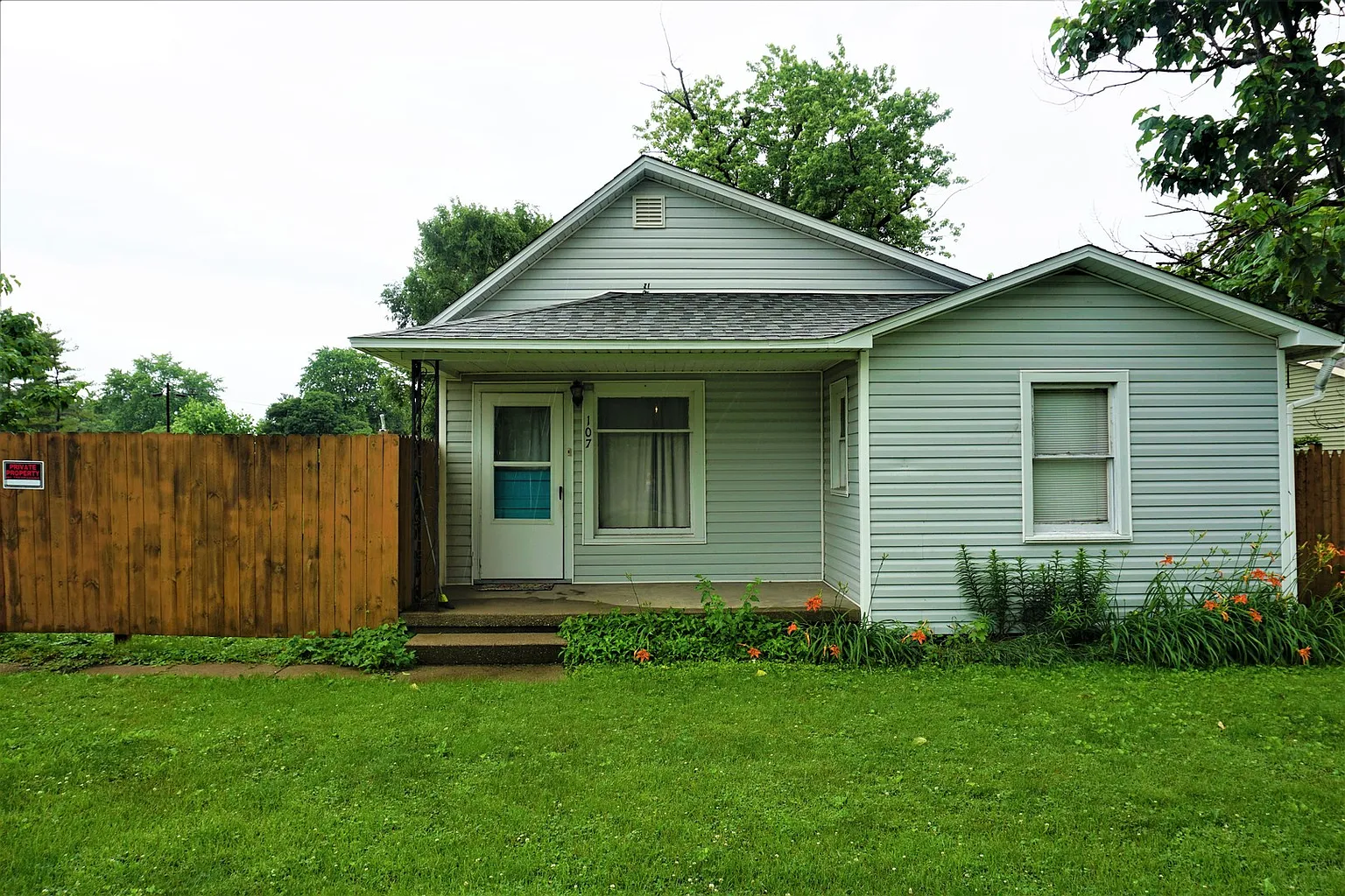 107 Wesley St photo 1