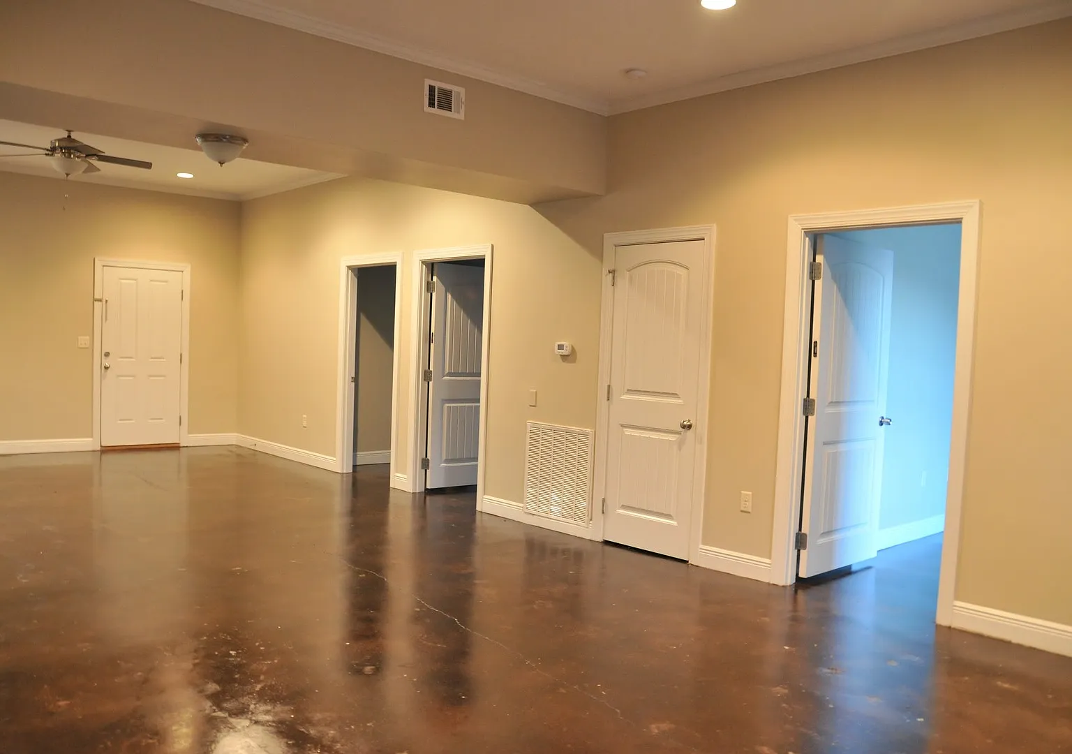 1420 Cloverdale — Photo 2