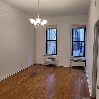 Rented by City Connections Realty | media 2