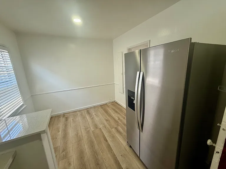 1152 Menlo Ave #1/2 — Photo 4