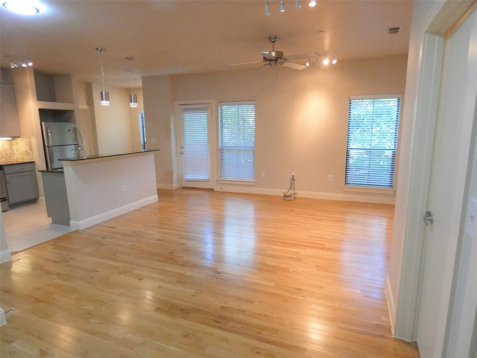 2 bed, 2.0 bath, 1153 sqft, $2,395 — Photo 4