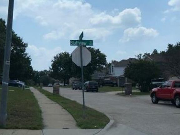 Exterior Neighborhood (street photo)