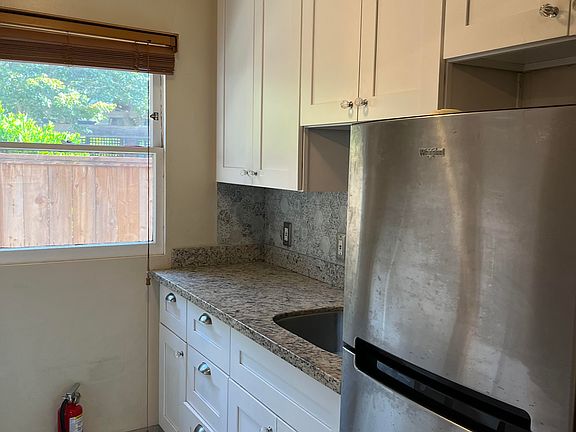 3rd image of 129 Melville Ave