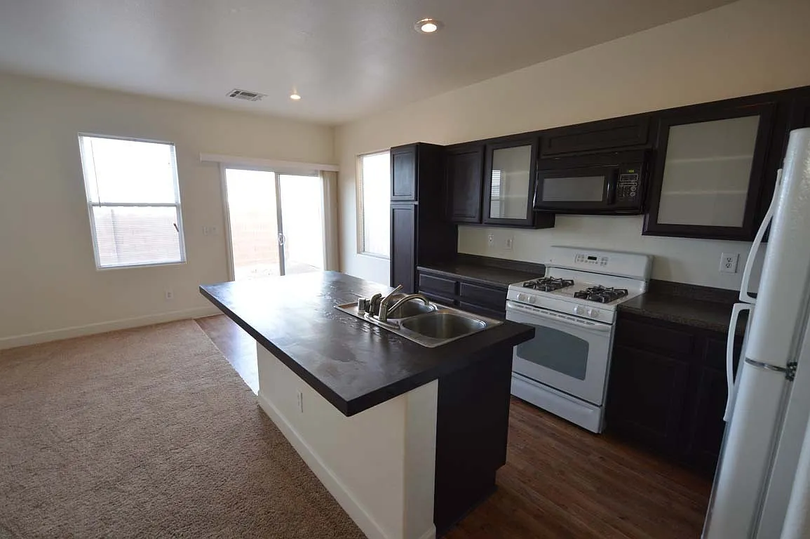 Spacious 3-Bedroom Henderson Home with Dual Garages! — Photo 4
