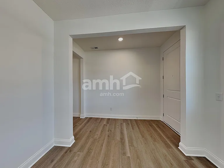 884 Heritage Blvd — Photo 7