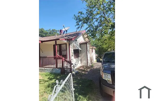 Building Photo - 1509 Center St
