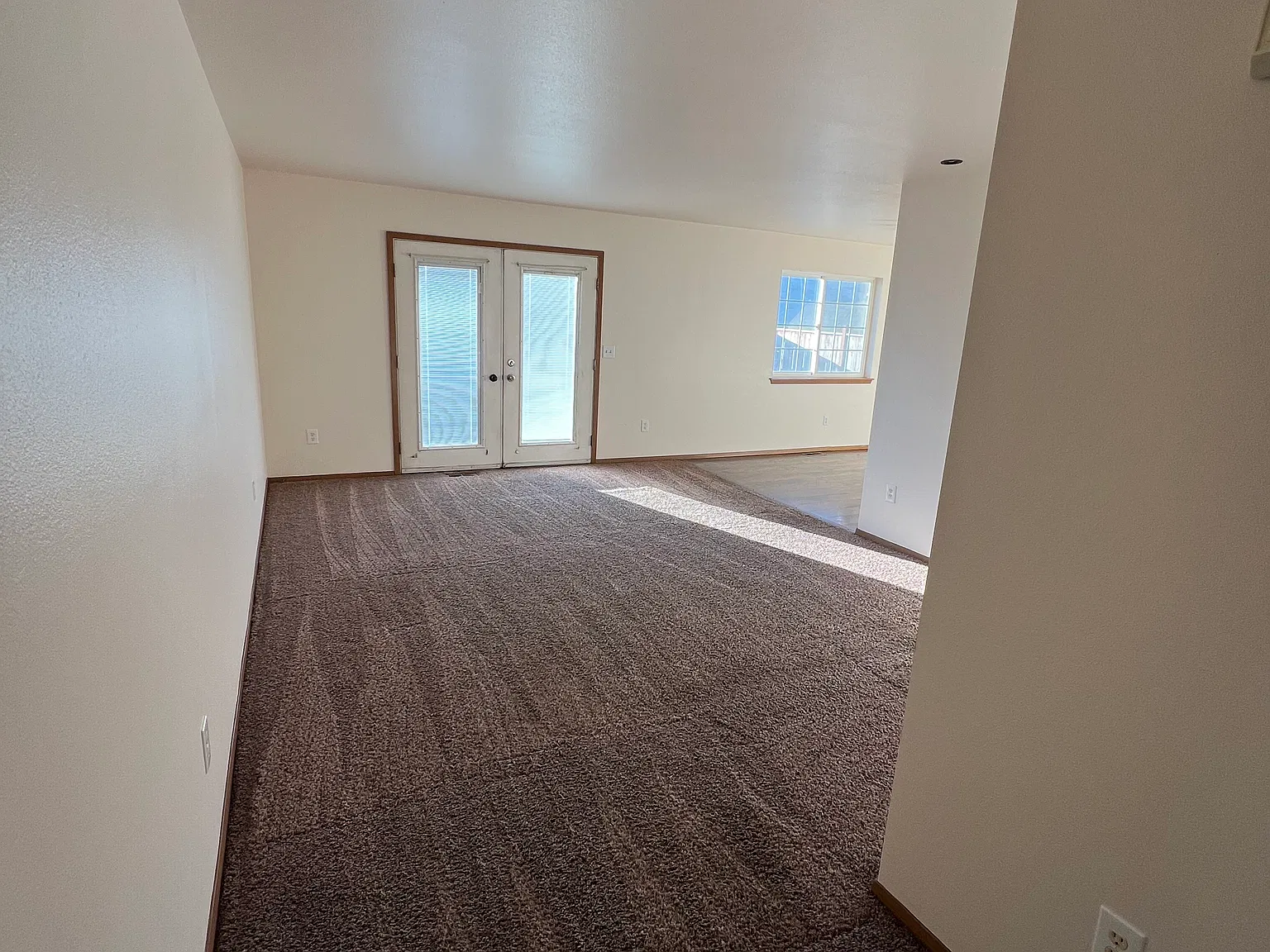 3 bed, 1300 sqft, $1,750 — Photo 2