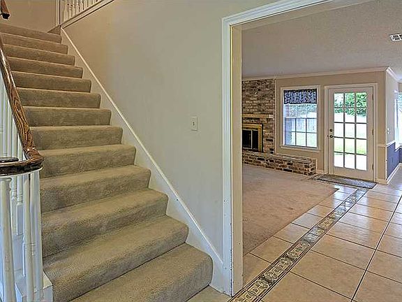 4th image of 43 Yosemite Dr