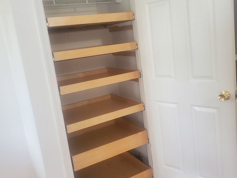 Kitchen pantry