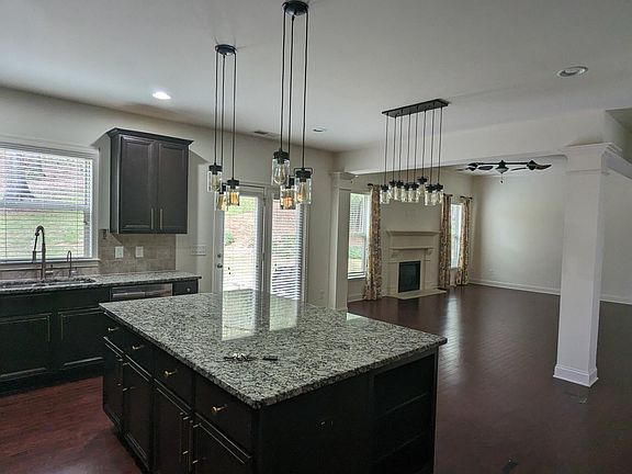 Entrance from the garage door