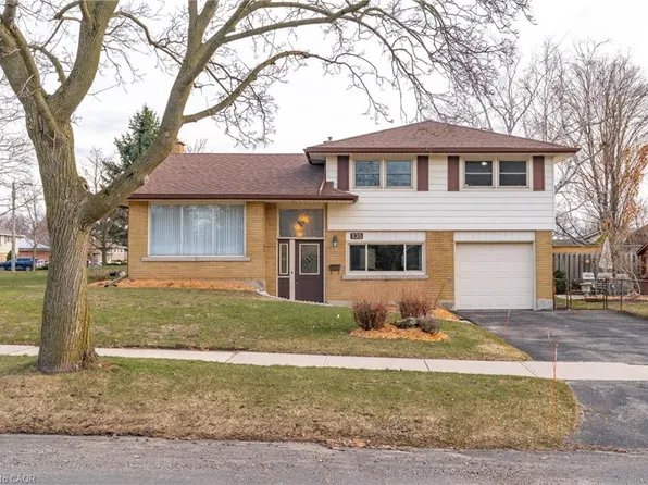 135 Burbank Rd, Kitchener, ON N2B 1E3