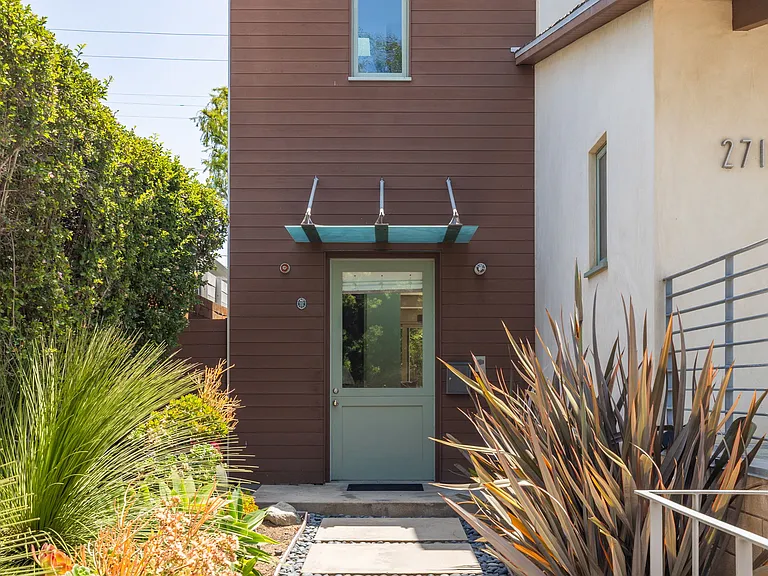 2710 Pine Ave — Photo 2