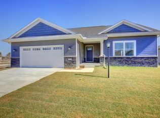 602 Red Bud Dr, Mahomet, IL 61853