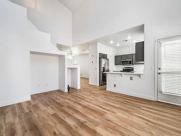 1011 Park Bridge Ave — Photo 12