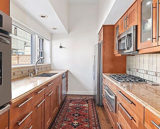 5th image of 161 E 90th St APT 8C