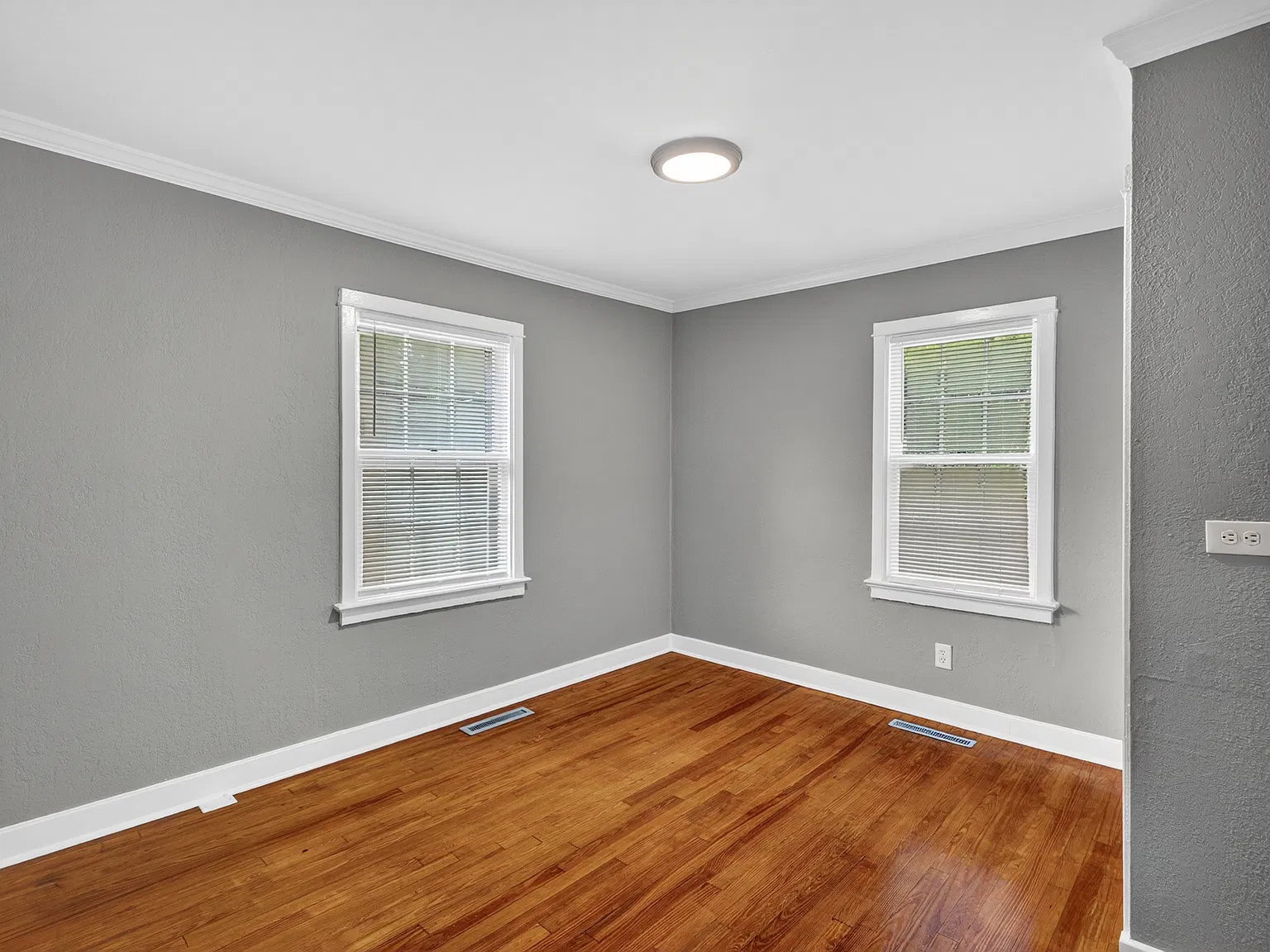 4 bed, 1328 sqft, $2,500 — Photo 3