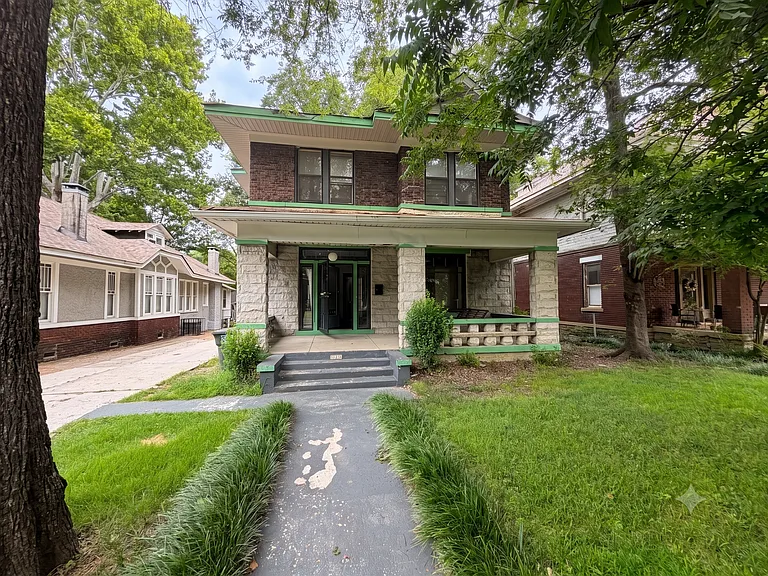 1258 Agnes Pl — Photo 2