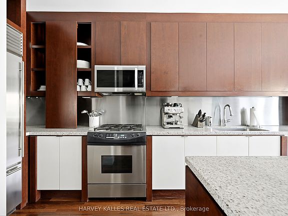 4th image of 1065 Spadina Rd