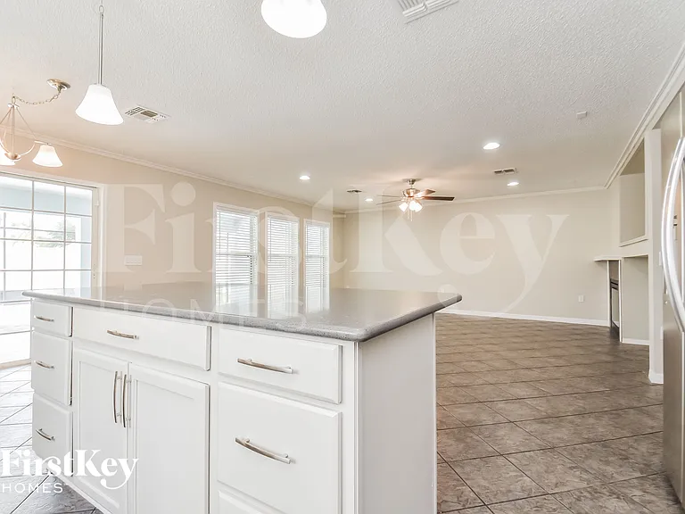 458 Rona Ln — Photo 6
