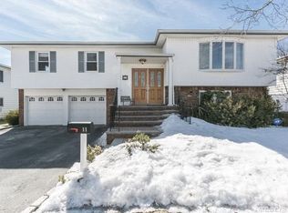 11 Broadfield Pl, Glen Cove, NY 11542