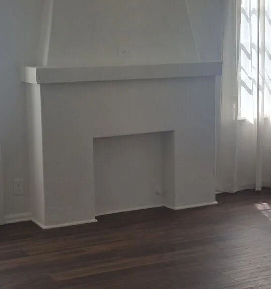 4424 S Victoria Ave — Photo 2