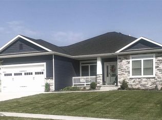 117 Goldenrod Ln, Seward, NE 68434