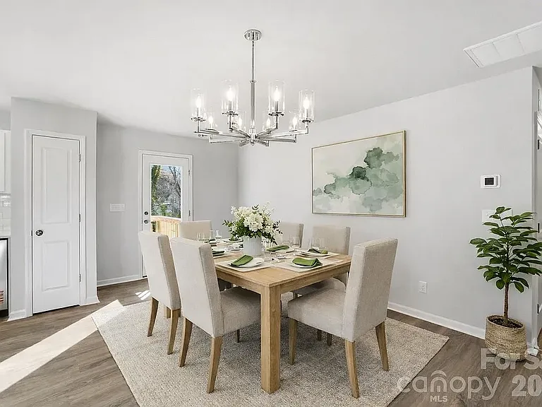 1009 Suncrest Ave — Photo 3