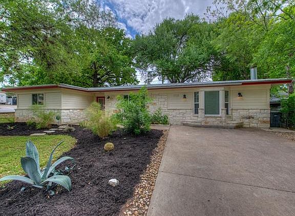 5th image of 1725 Deerfield Dr