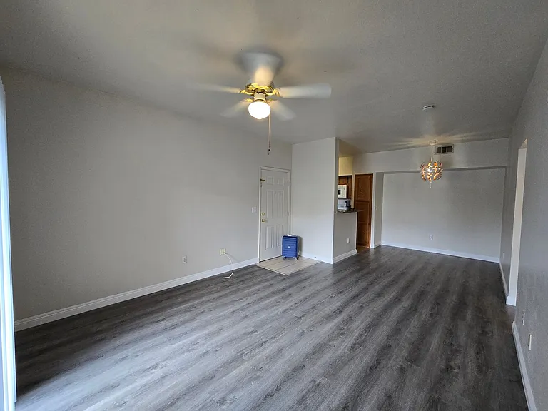 9620 W Russell Rd #1122 — Photo 7